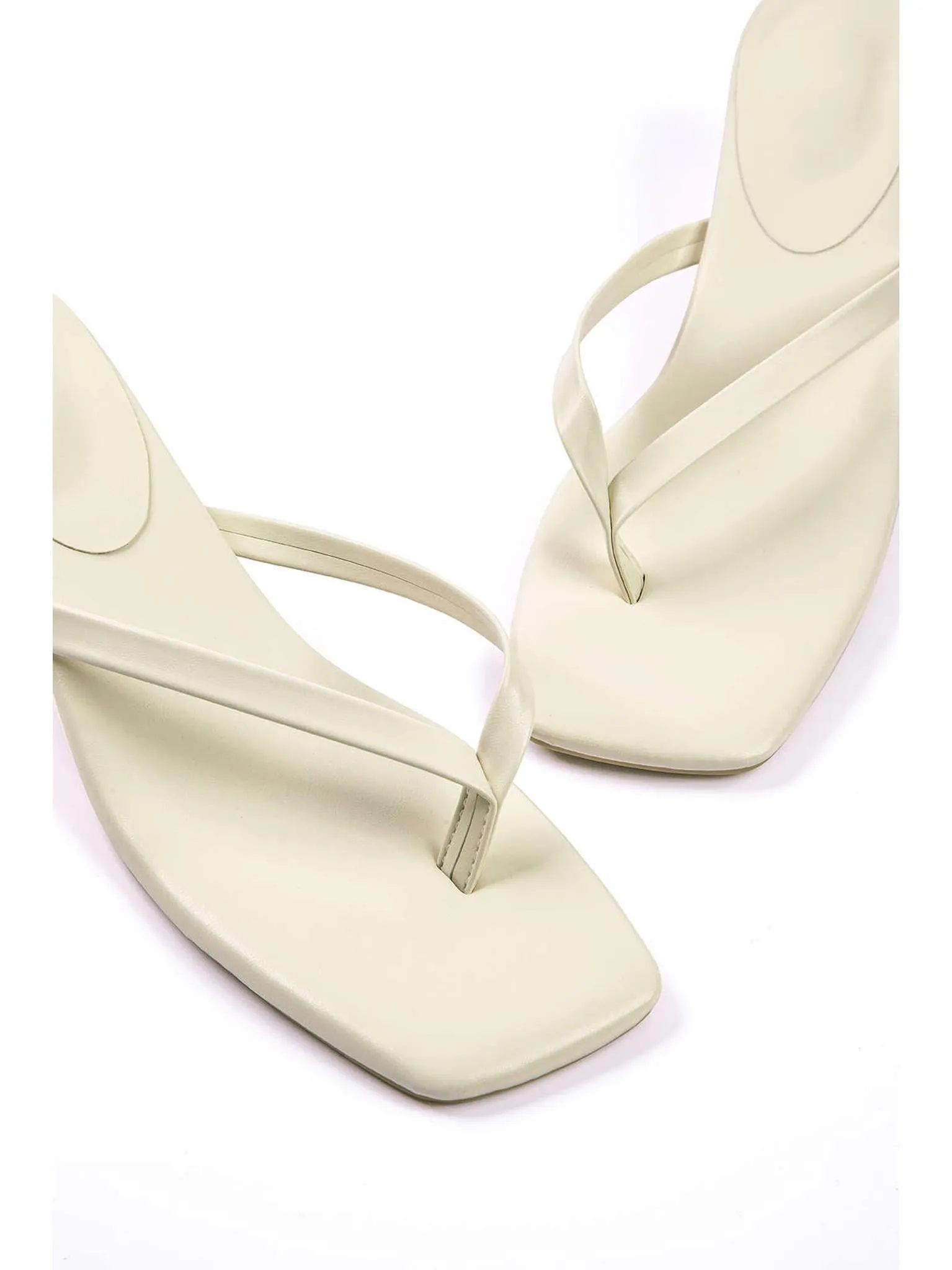 Basic Square Toe Thong Heeled Sandals in PU Leather