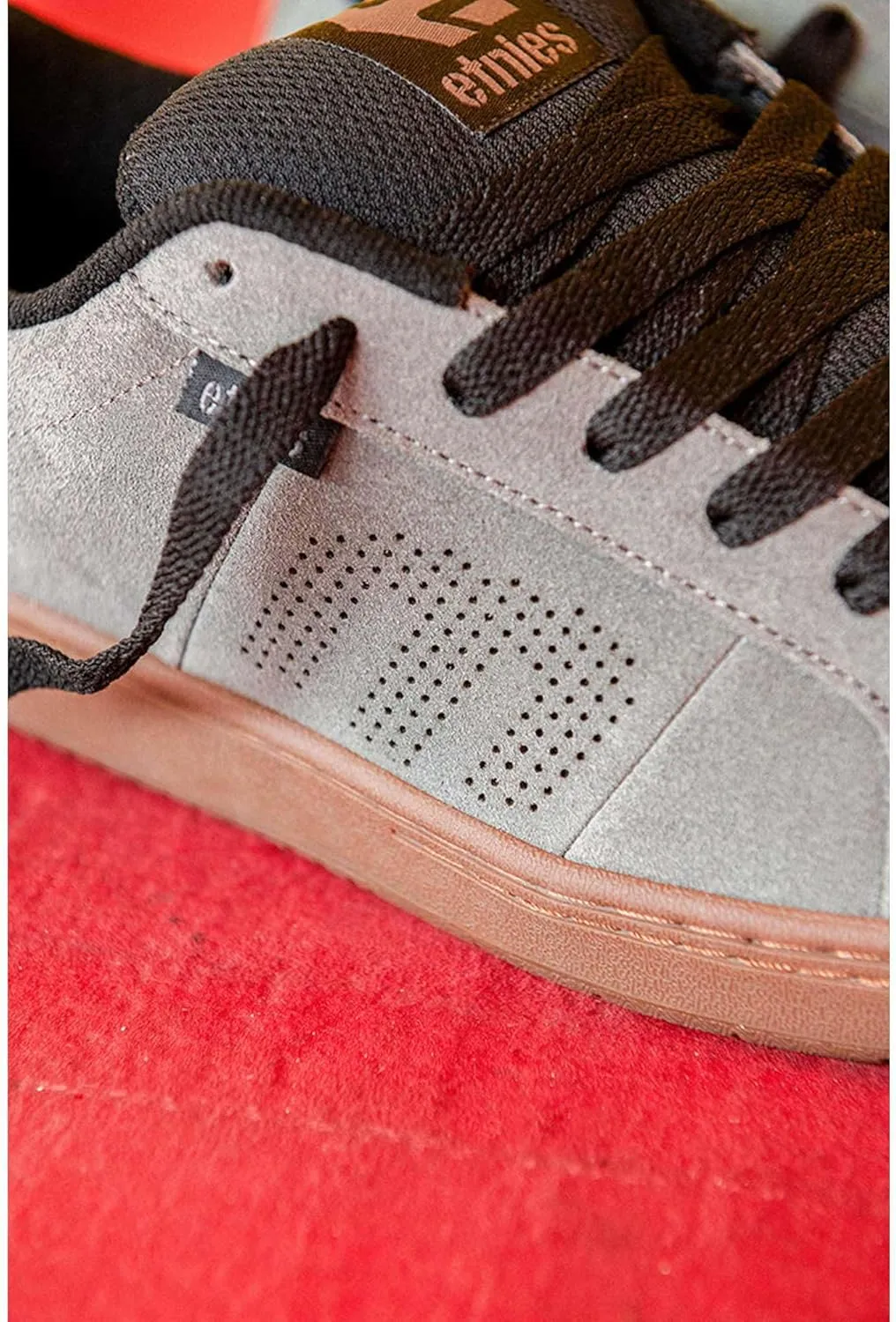 Etnies - Kingpin - Men's Skateboarding Shoe Classic Puffy Sustainable, Comfortable & Durable Footwear with Die-Cut EVA Insole