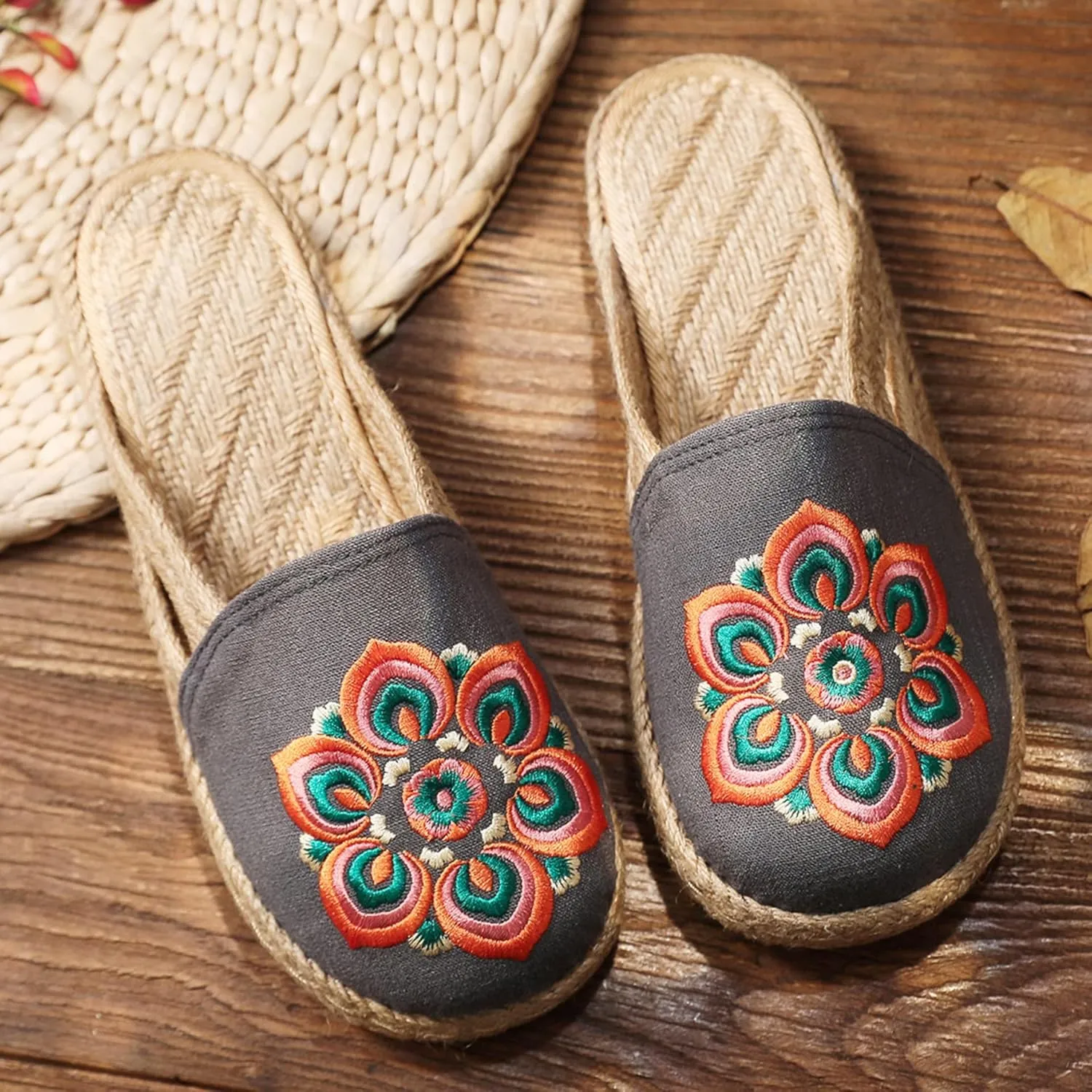 Hee grand Women's Embroidered Espadrilles Slip On Mule Slippers Ethnic Style Cotton and Linen Flats Retro Chinese Style