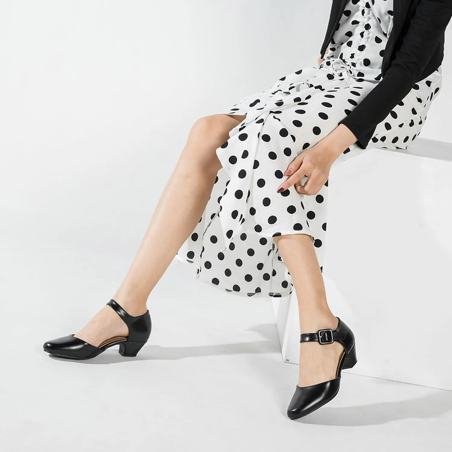 LIURUIJIA Women's Closed Toe Low Chunky Heel Pumps Ankle Strap Dress Shoes for Work Wedding Party Dance