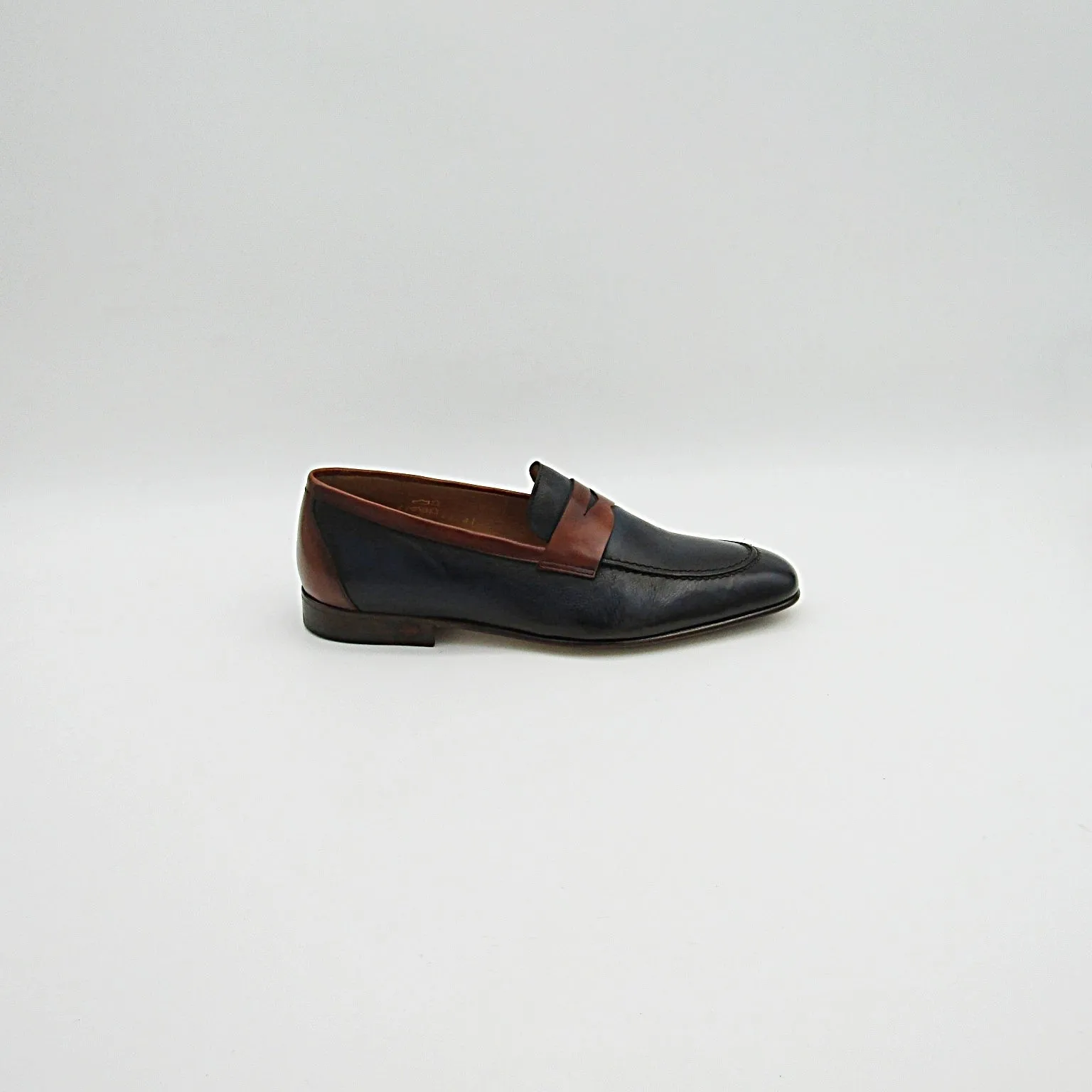 LOAFER