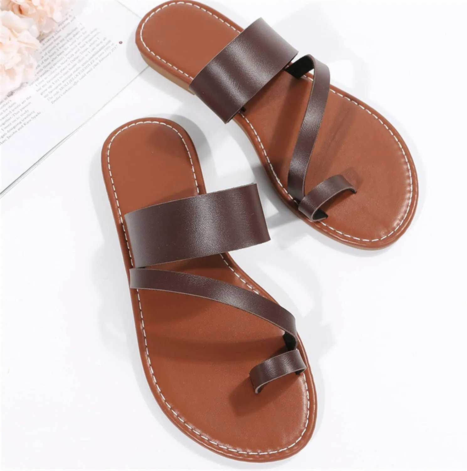 Summer Womens Casual Flat Sandals Vintage Straps Toe Ring Clip Toe Slip on Slides Lightweight Outdoor Slippers Comfortable Ladies Beach Shoes