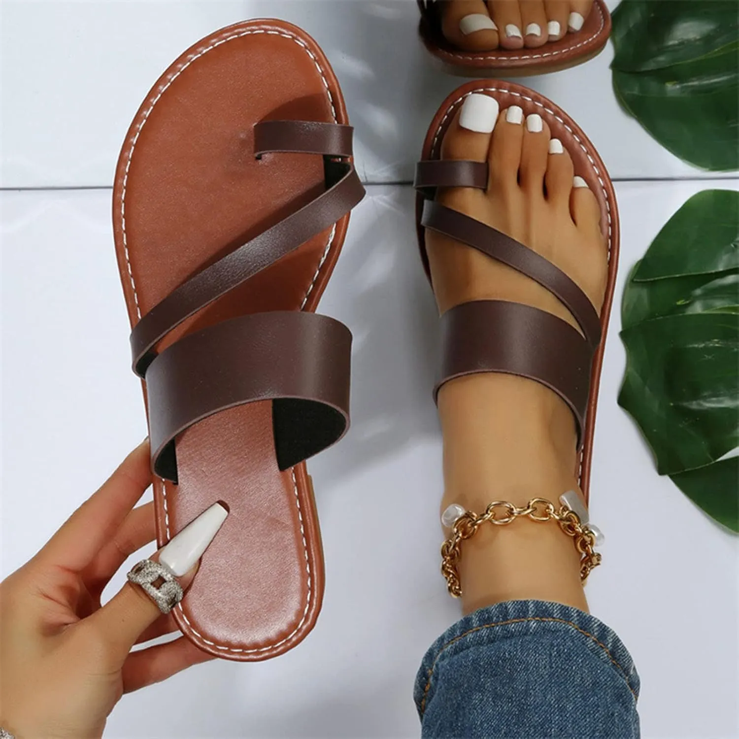 Summer Womens Casual Flat Sandals Vintage Straps Toe Ring Clip Toe Slip on Slides Lightweight Outdoor Slippers Comfortable Ladies Beach Shoes