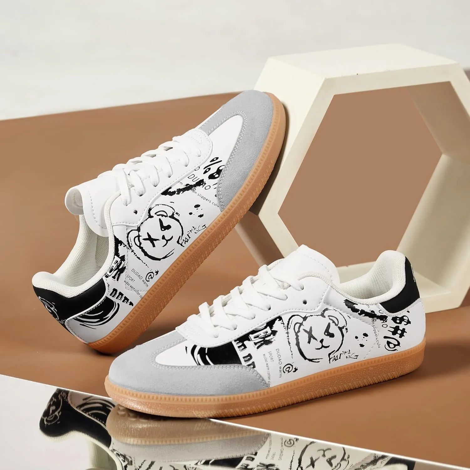 Women and Men Retro Fashion Sneakers Lace Up Walking Shoes Low Top Casual Sneakers Comfortable Cartoon Patten Shoes